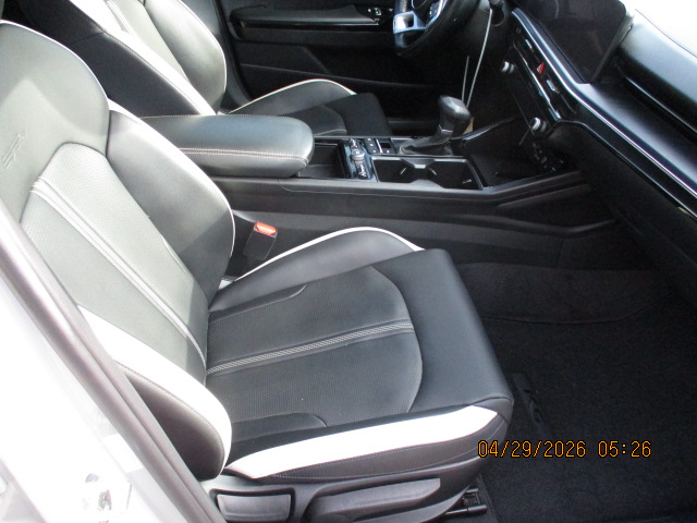2025 Kia K5 GT-Line - Photo 11